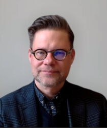 Dr. Christian Bueger