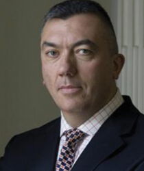 Dr. Lee Willett
